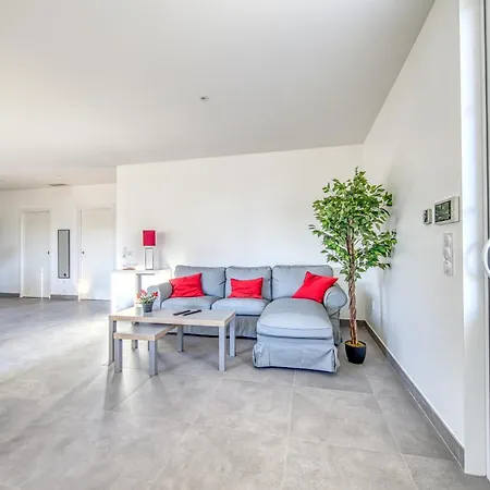 Villa Acacia - Centre-ville, Pmr *